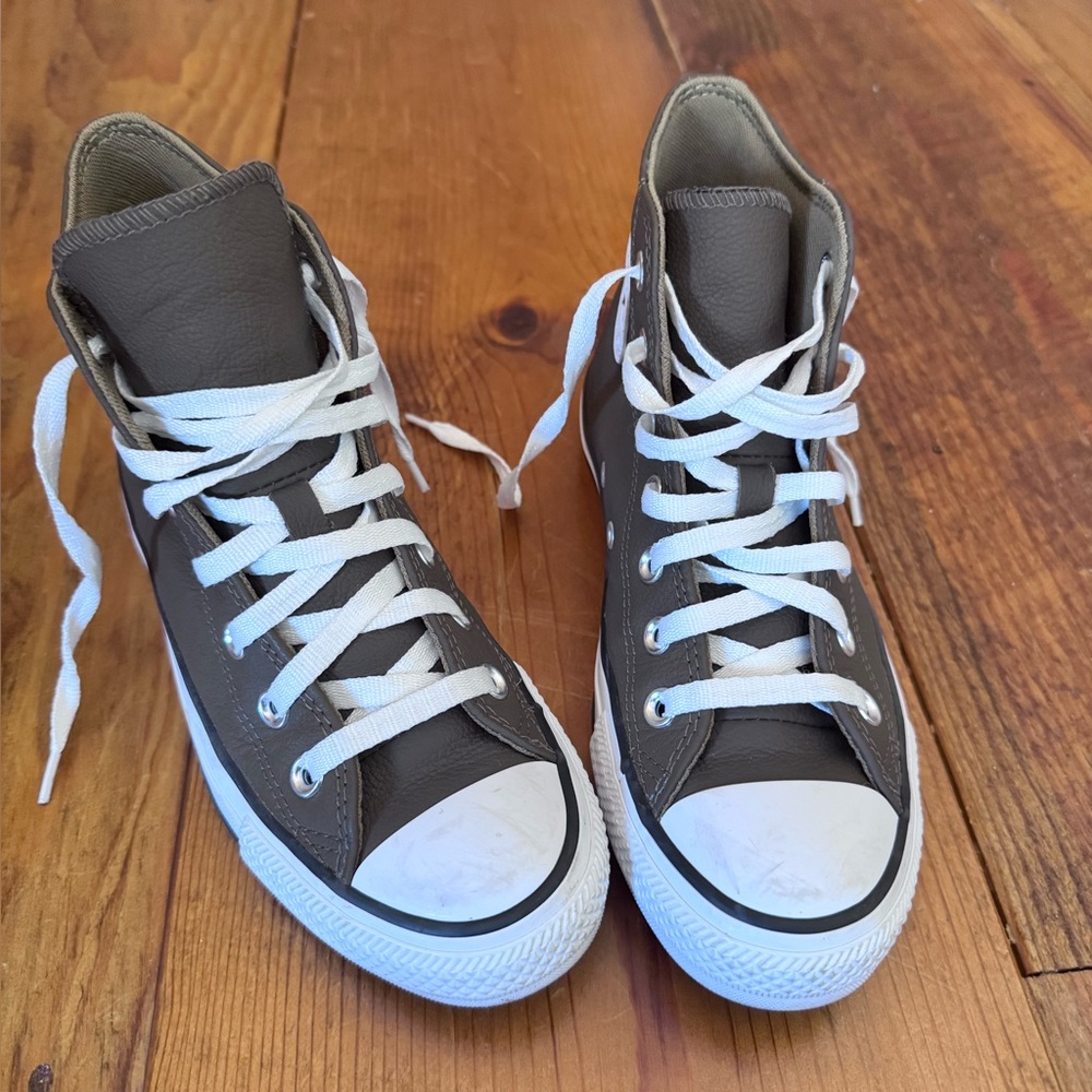 High-Top Leather Converse “Taylor All Star” Sold Out!